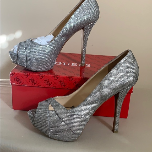Guess silver peep toe platform shoes - Picture 3 of 3